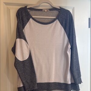 Women's Gray and White Sweater